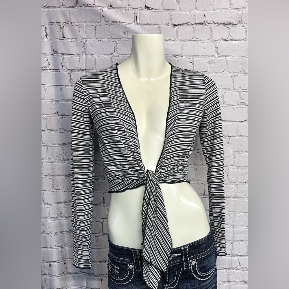 Women’s XS Express OneEleven cropped layering top